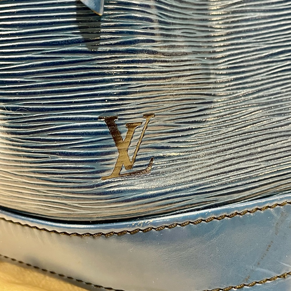 Striking Louis Vuitton Blue Epi Noe Bucket/ Shoulder Bag w/ Leather Tie Closure - Picture 7 of 11